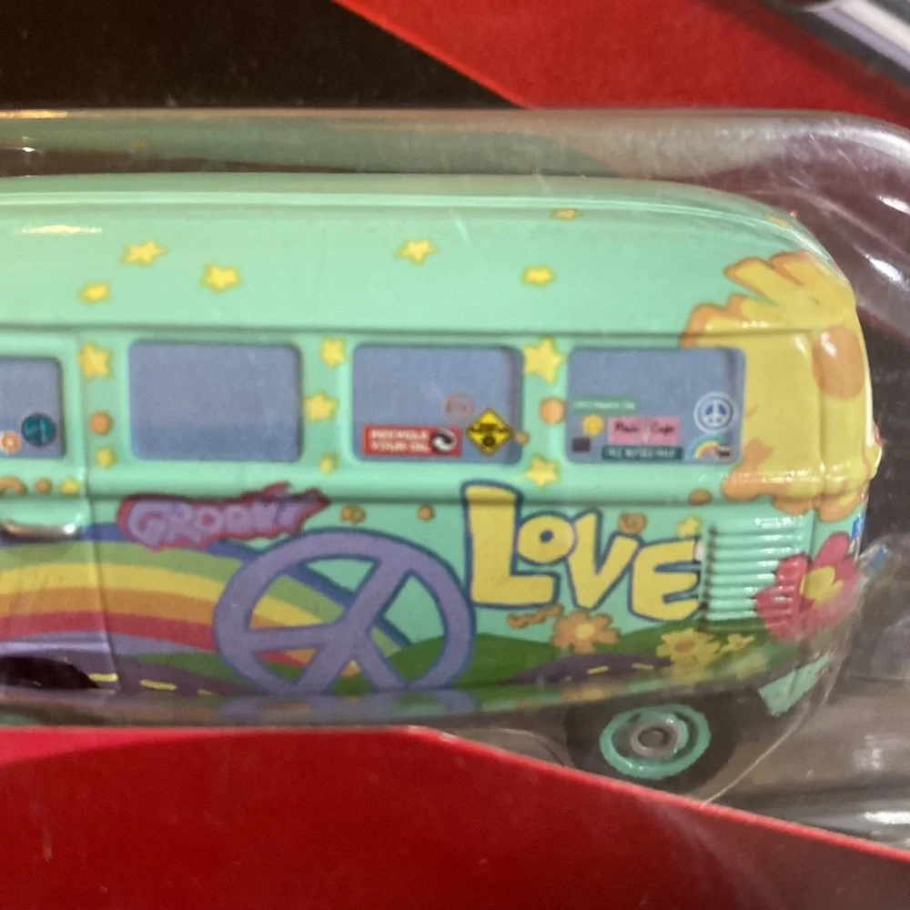Disney Pixar Cars - Supercharged Fillmore Love Bus Pit Crew Member - Diecast NEW